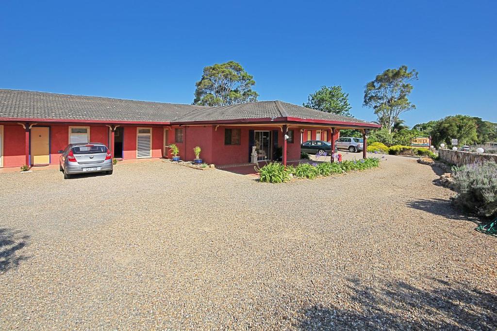 Village 3* Milton